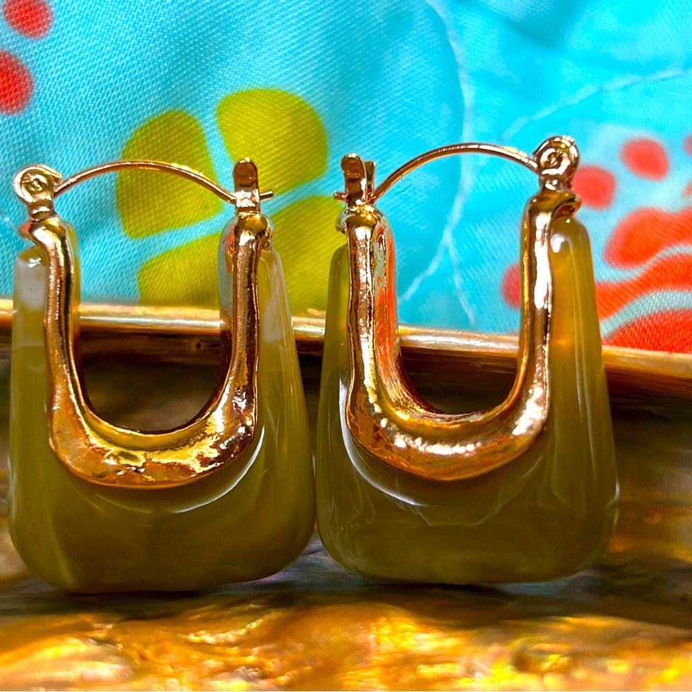 Retro Jade Hued Resin Hoop Earrings